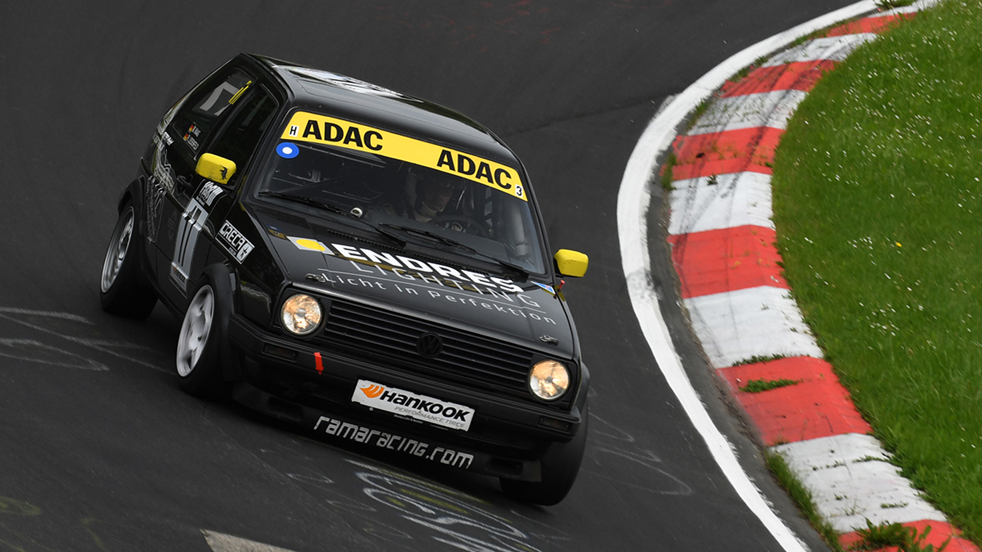 Mit VW Golf 2 auf dem Nürburgring
