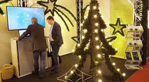 Auf dem Messestand ist eine neue Kreation von ENDRES Lighting zu sehen. Ein selbststehender Weihnachtsbaum mit 45 LED Leuchtmitteln