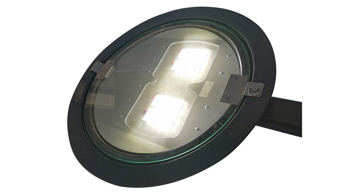 Leuchte 47 - mit Pandia Plato LED Modul - leuchtet