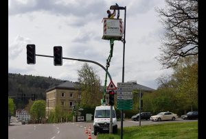 Mopderne LED Technik für Nagold - Monteur im Steiger